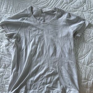 Lululemon short sleeved crop Top size 6